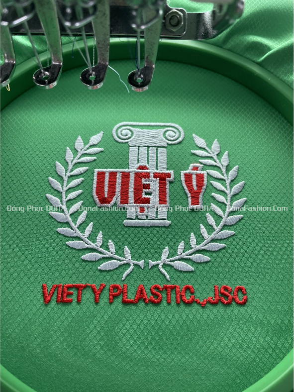 Thêu logo đồng phục bóng đá